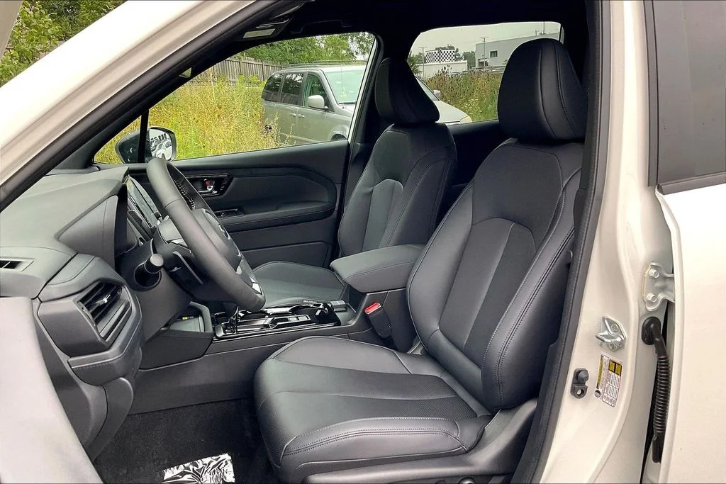 New 2026 CRYSTAL WHITE PEARL Subaru Limited image 9