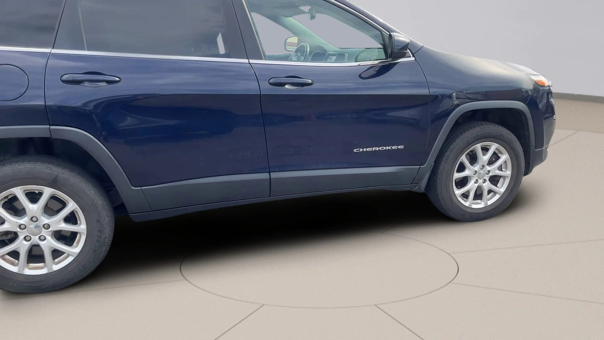 Used 2014 Blue Jeep LATITUDE image 9