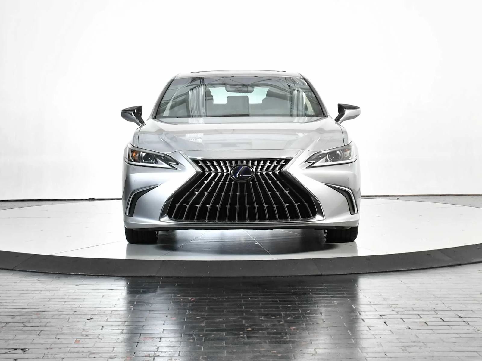 Certified Used 2022 IRIDIUM Lexus  image 10