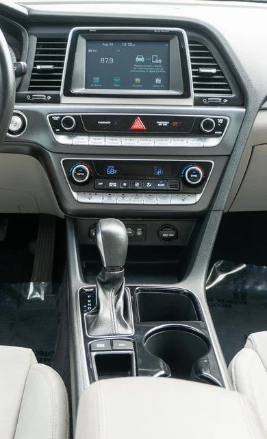 Used 2019 White Hyundai Base image 16