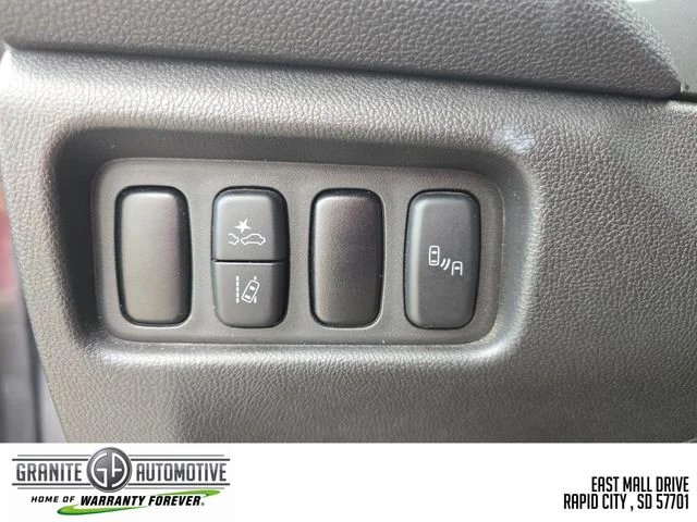 Used 2024 Silver Mitsubishi  image 30