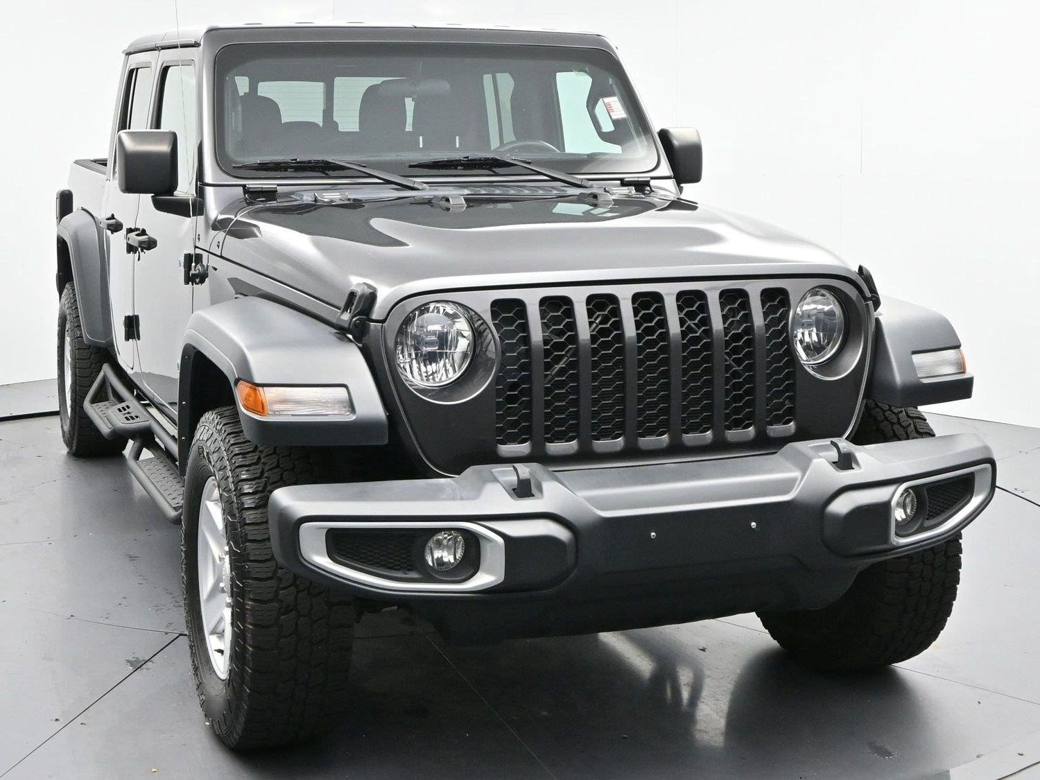 Used 2023 Granite Crystal Metallic Clearcoat Jeep Sport S image 2