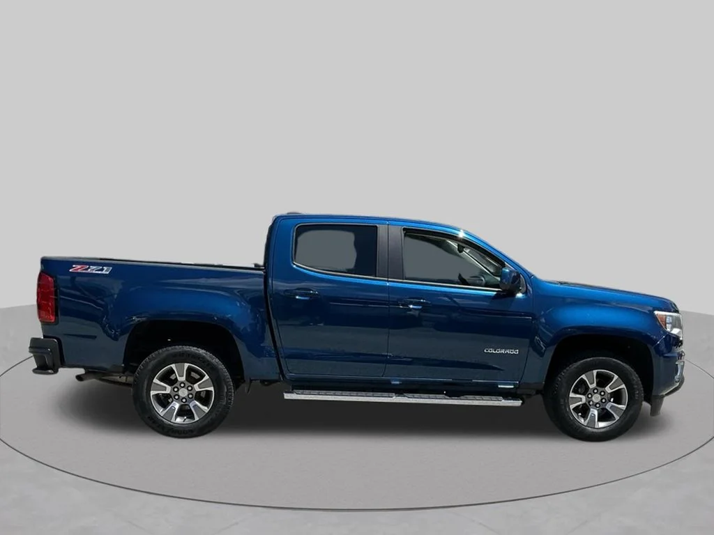 Used 2019 Blue Chevrolet Z71 image 6