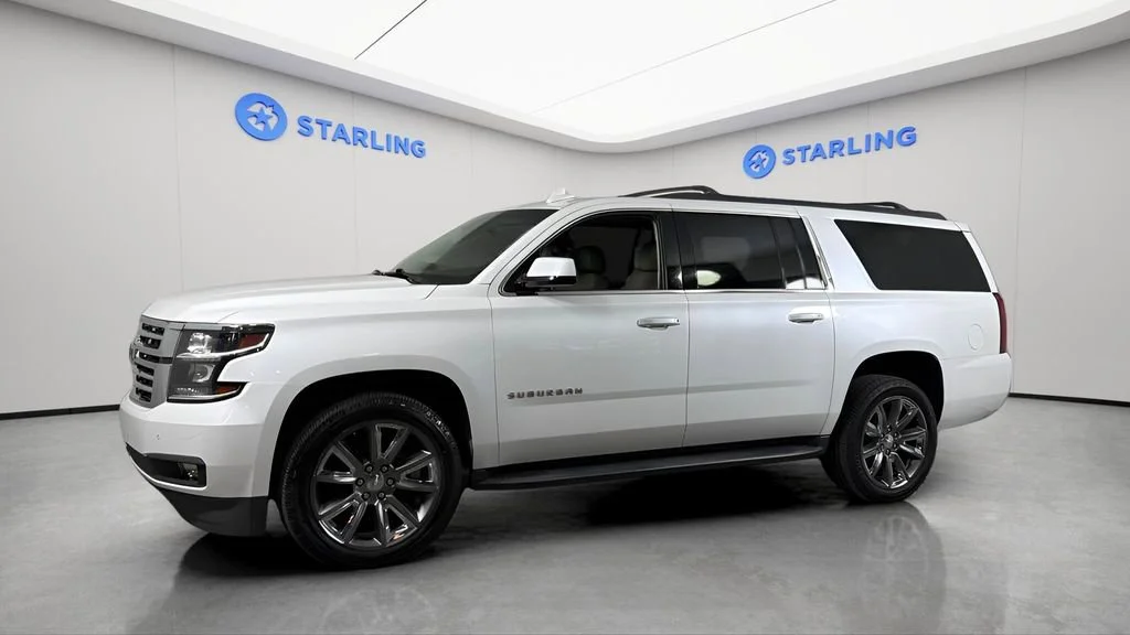 Used 2019 IRIDESCENT PEARL TRICOAT Chevrolet LT image 3