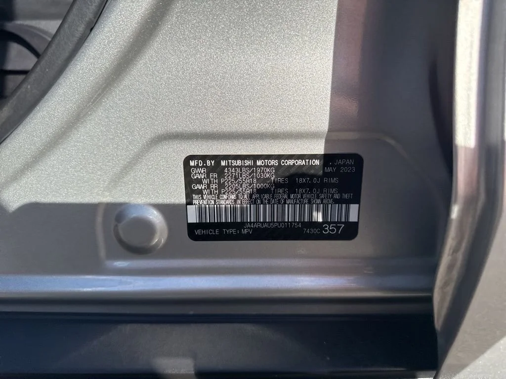 Used 2023 Silver Mitsubishi ES image 35