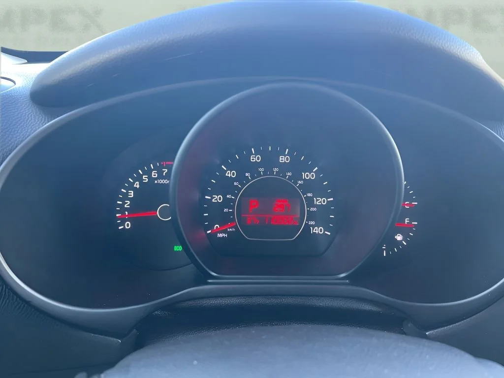 Used 2016  Kia + image 20