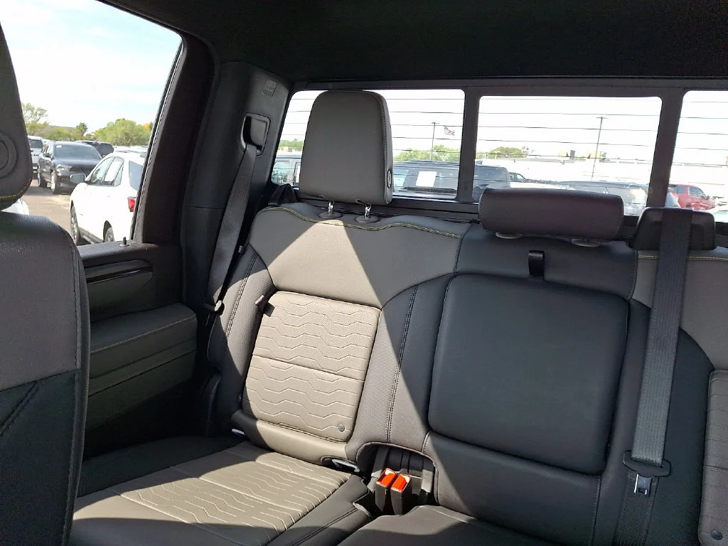 Used 2025 Summit White Chevrolet ZR2 image 19