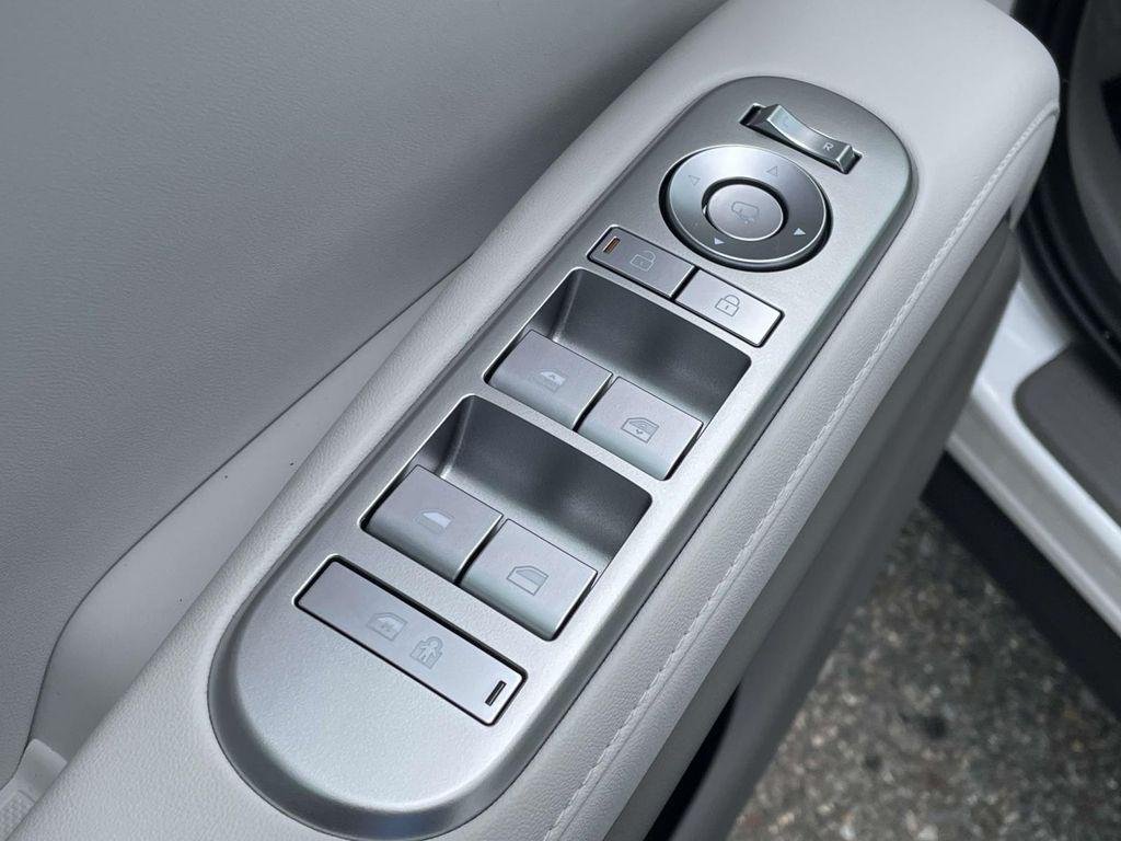 New 2026 White Hyundai SEL Premium 8P image 15