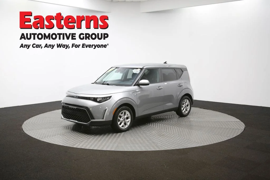 Used 2023  Kia LX image 54