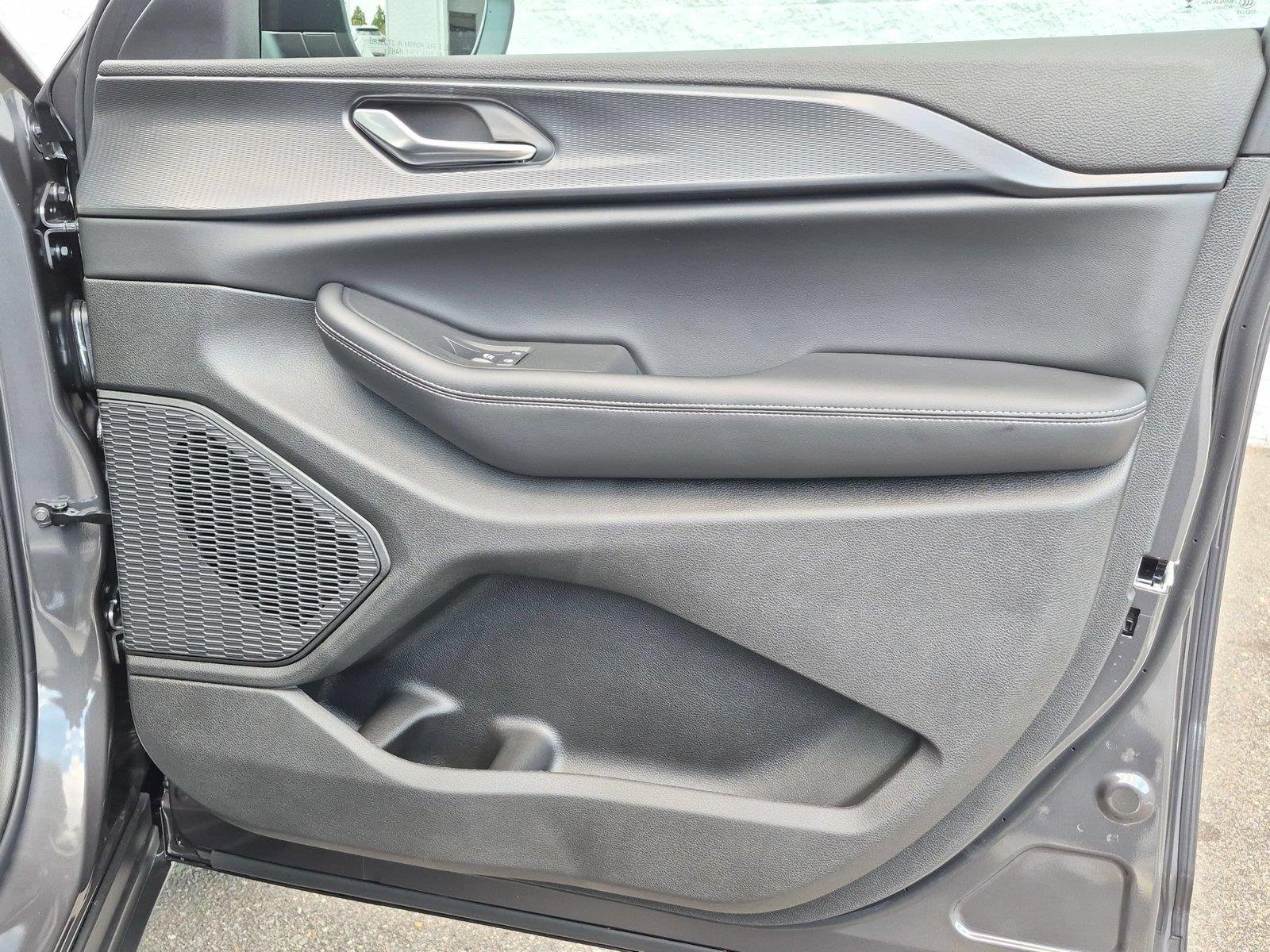 New 2026 Baltic Gray Metallic Clear-Coat Exterior Paint Jeep Laredo X image 34