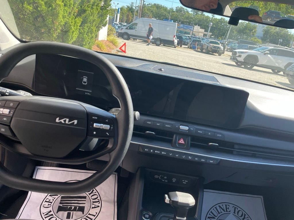 Used 2025 Gray Kia LXS image 11