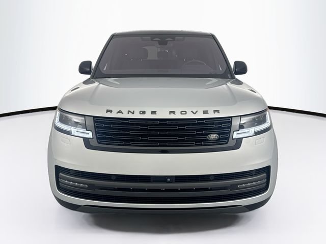 Used 2023 Silver Land Rover SE image 2