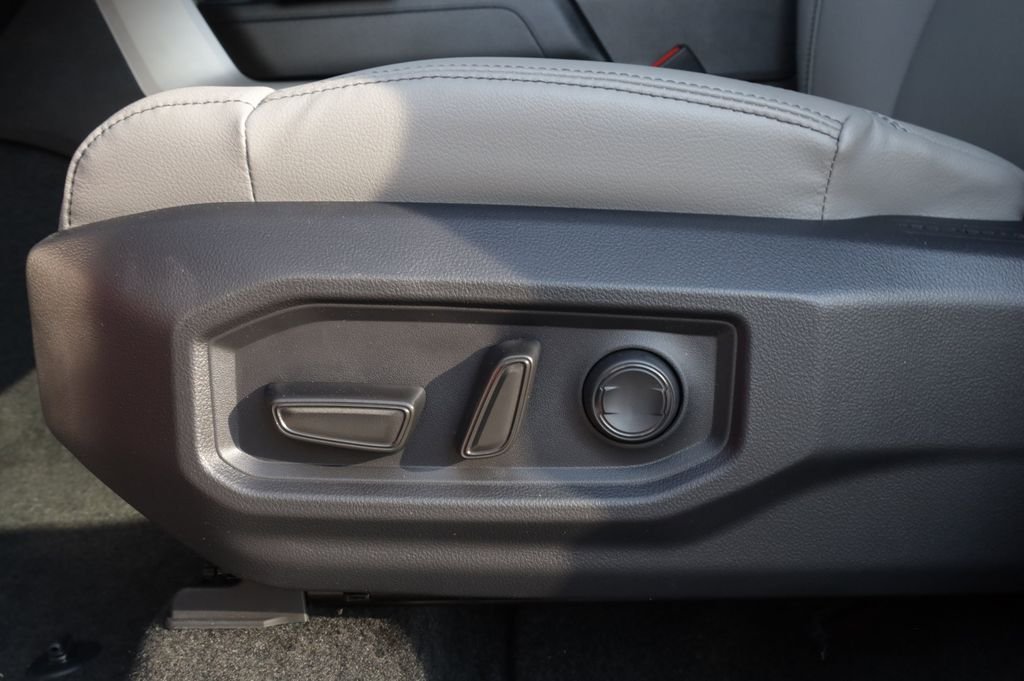 2026 Toyota Tundra SR5 - Photo 21