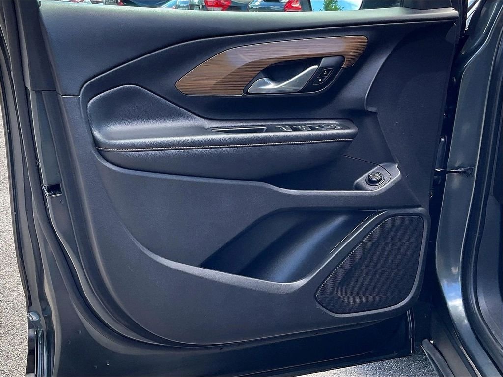 Used 2018 Gray GMC SLE image 9