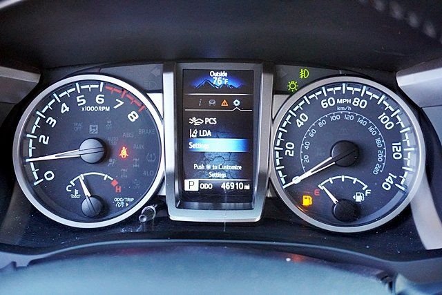 Used 2022 Silver Toyota SR5 image 31