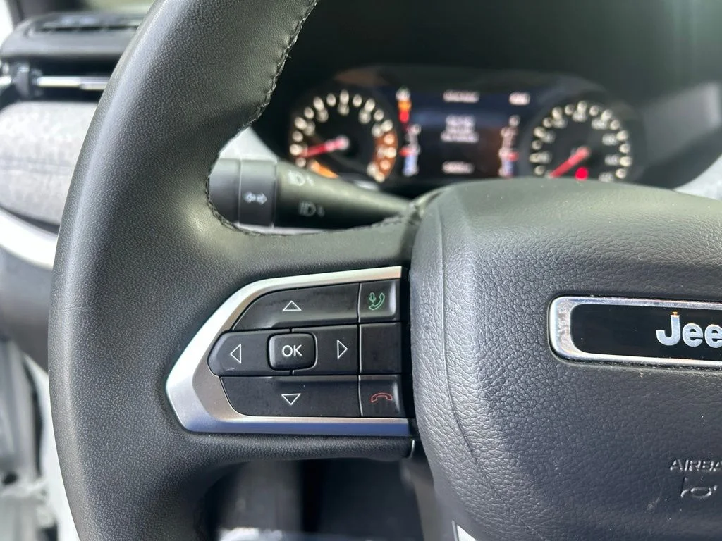 Used 2024 White Jeep Latitude image 24