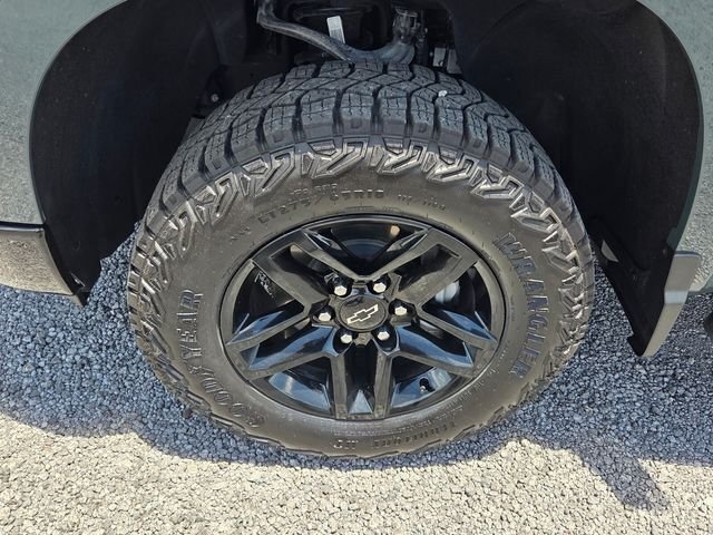 Certified Used 2025 Cypress CHEVROLET 4WD CREW CAB 147" CUSTOM TRAIL BOSS image 9