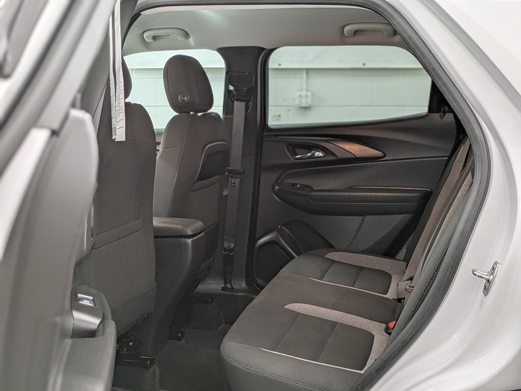 Used 2025 White Chevrolet LT image 11