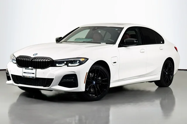 2022 BMW 3 Series 330e