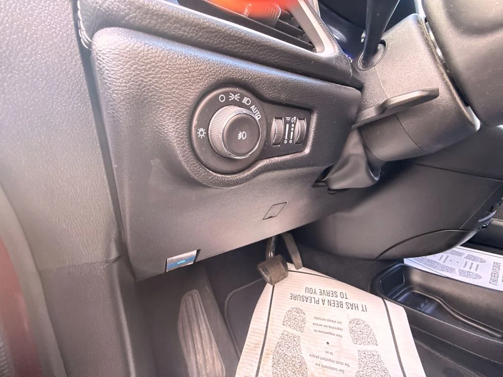 Used 2022 Red Chrysler Touring L image 17