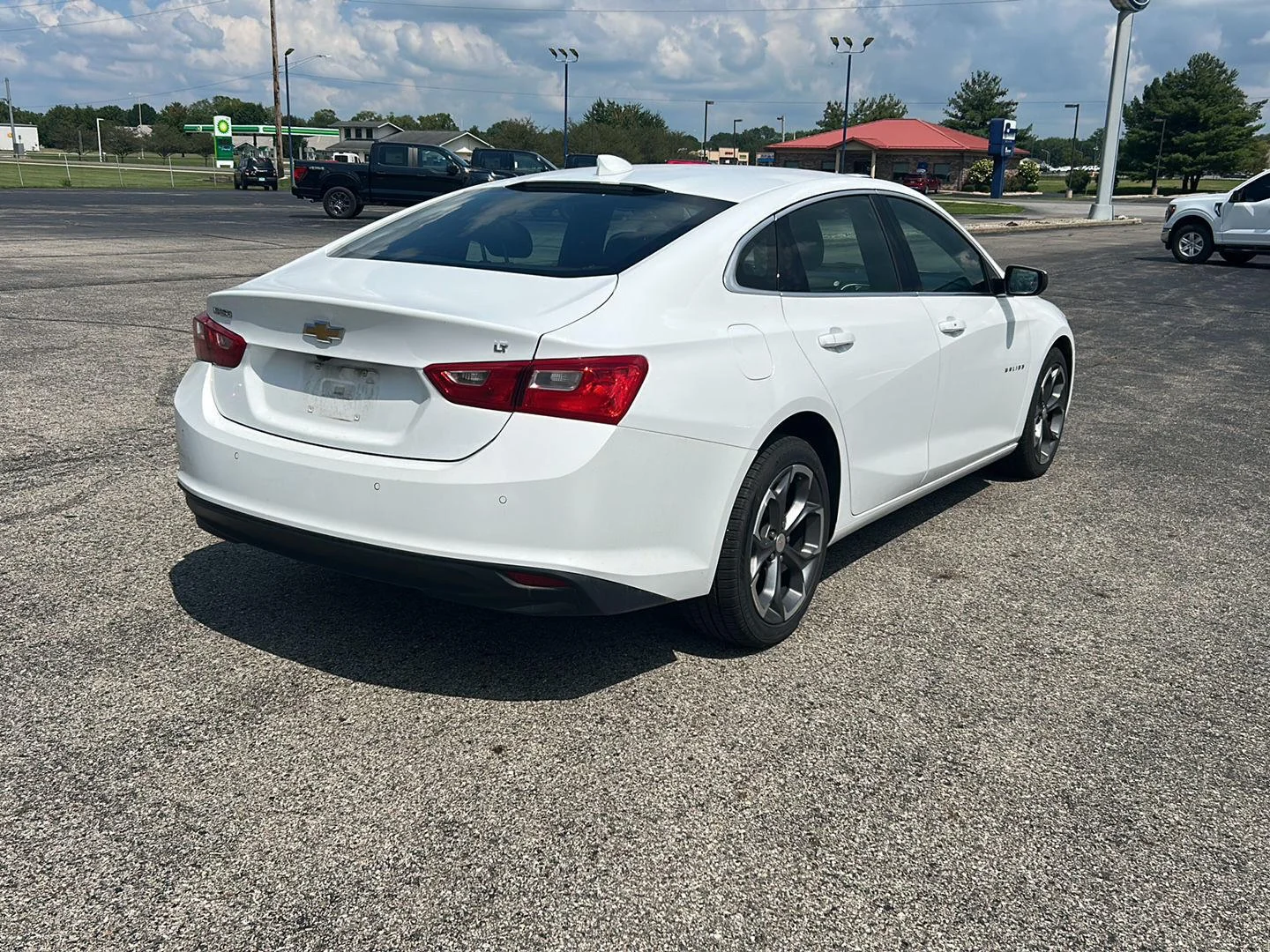 Used 2024 Summit White Chevrolet LT image 6