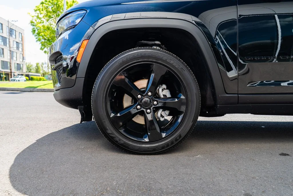 Used 2024 Black Jeep Altitude X image 7