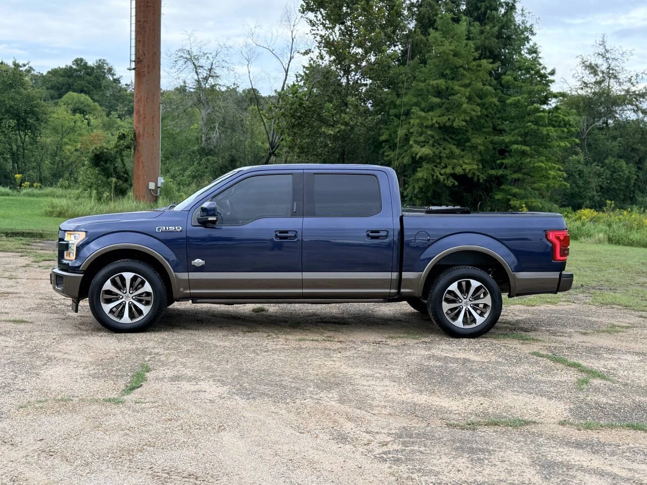 Used 2017 Blue Ford King Ranch 4x2 4dr SuperCrew 5.5 ft. SB image 2