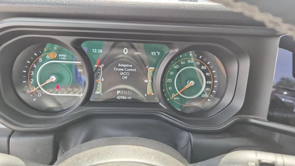 Used 2025 White Jeep Sport S image 12