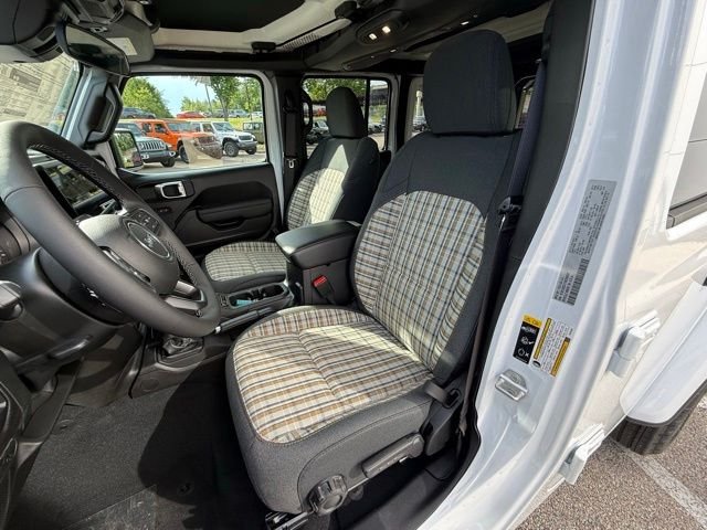 New 2026 Bright White Clear-Coat Exterior Paint Jeep 85th Anniversary Edition image 20