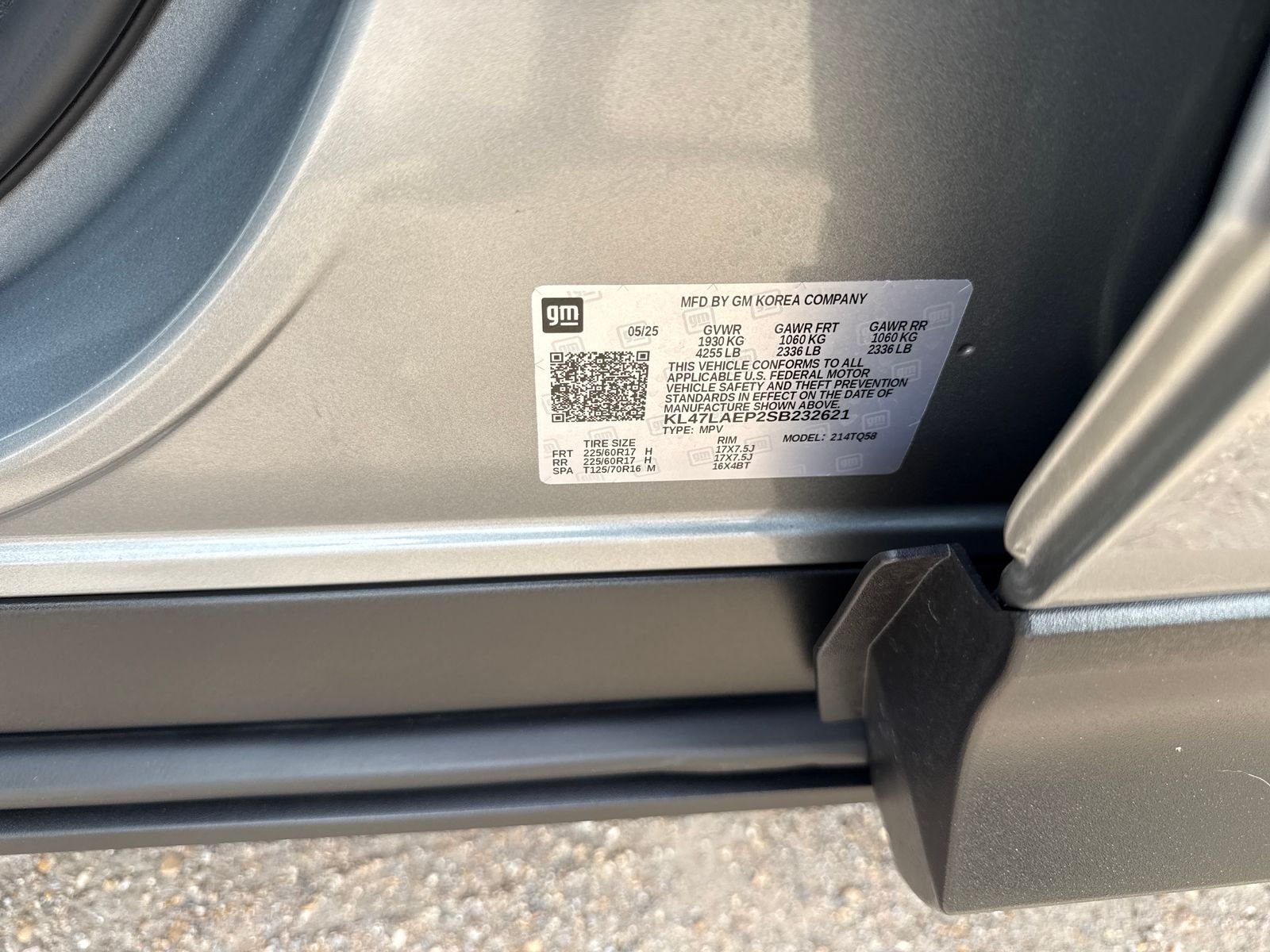 Used 2025 Gray Buick Preferred image 28