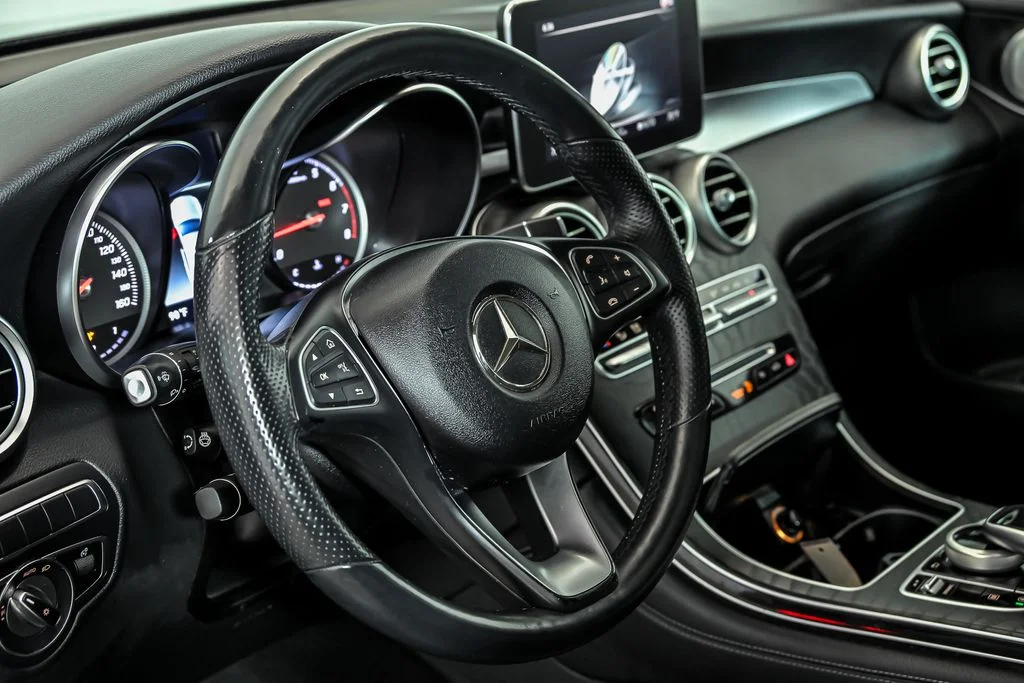 Used 2018  Mercedes-Benz GLC 300 image 18