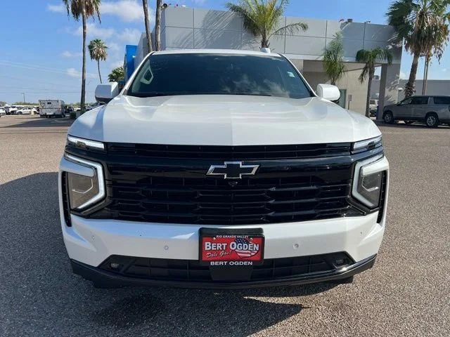 Used 2025 Iridescent Pearl Tricoat Chevrolet RST image 2
