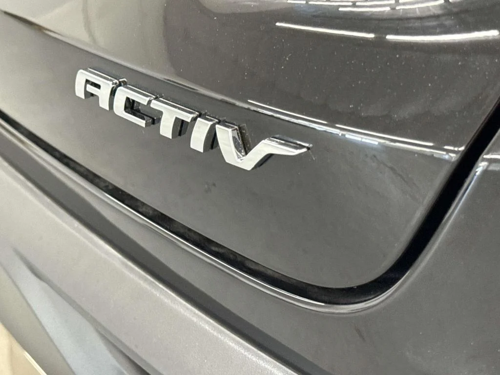 New 2026 Mosaic Black Metallic Chevrolet ACTIV image 9