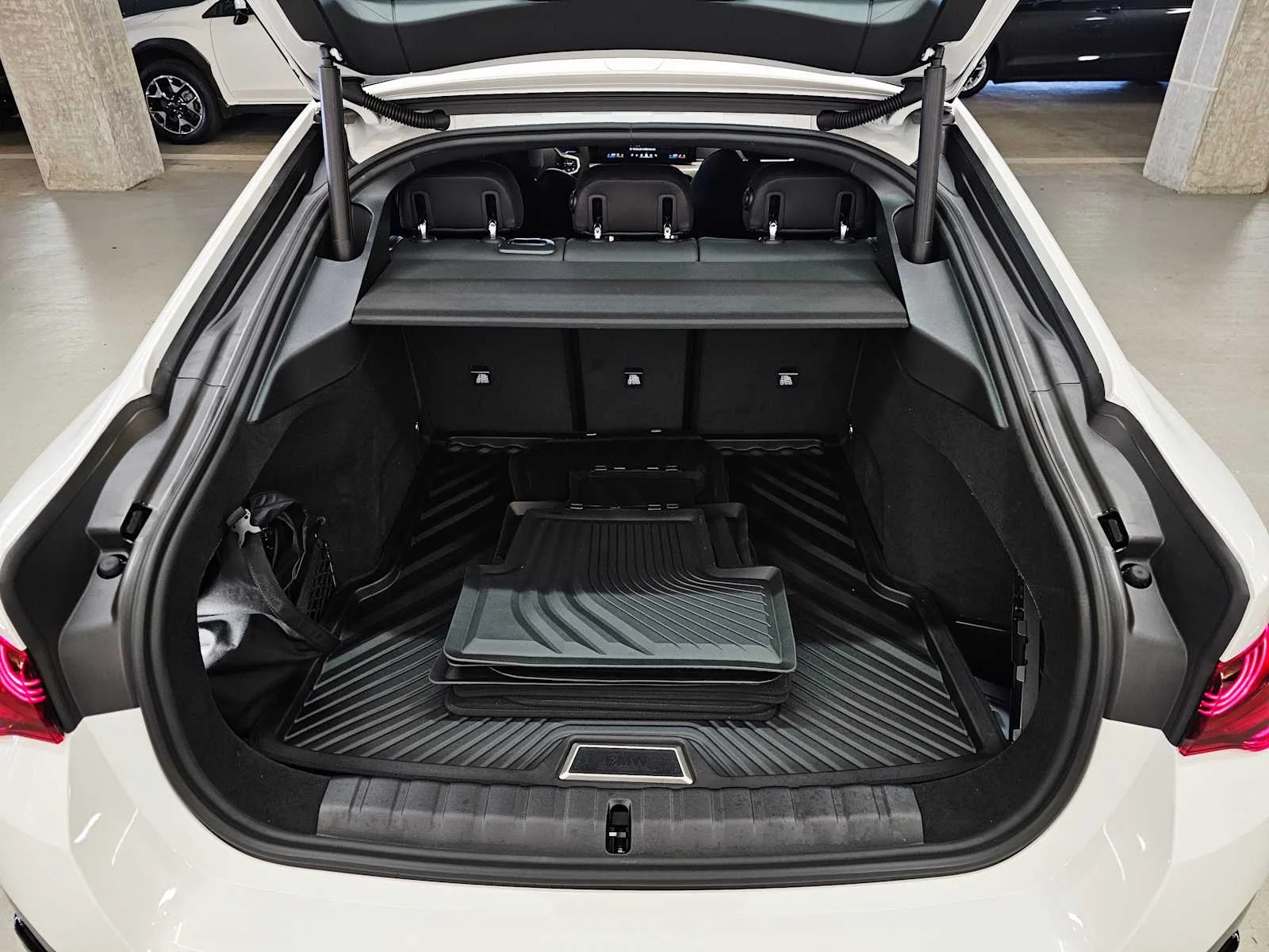 New 2026 Alpine White BMW xDrive40 image 29