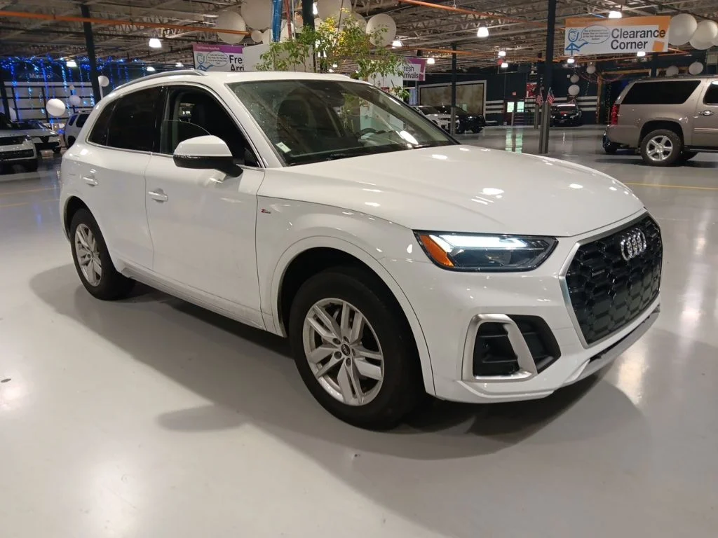 Used 2022 Glacier White Metallic Audi 45 S line Premium image 1