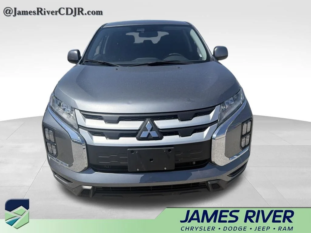Used 2025 Silver Mitsubishi 2.0 ES image 3