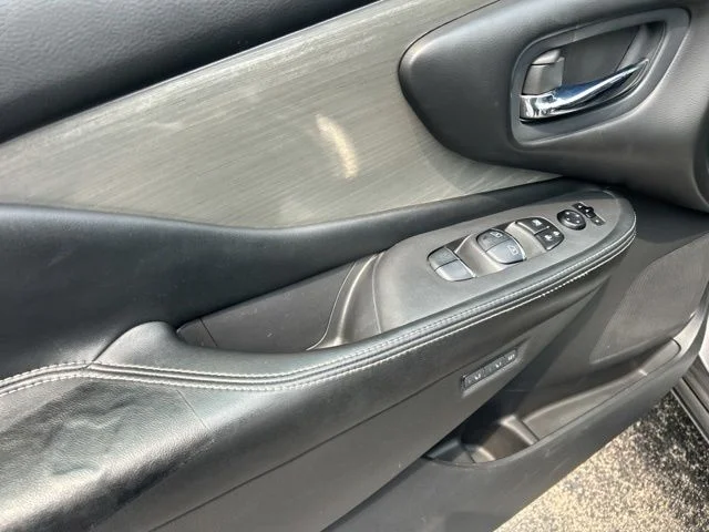 Used 2016 Gray Nissan Platinum image 31