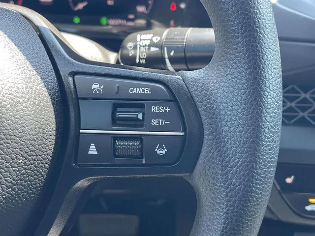 Certified Used 2025 Platinum White Pearl Honda SE image 21