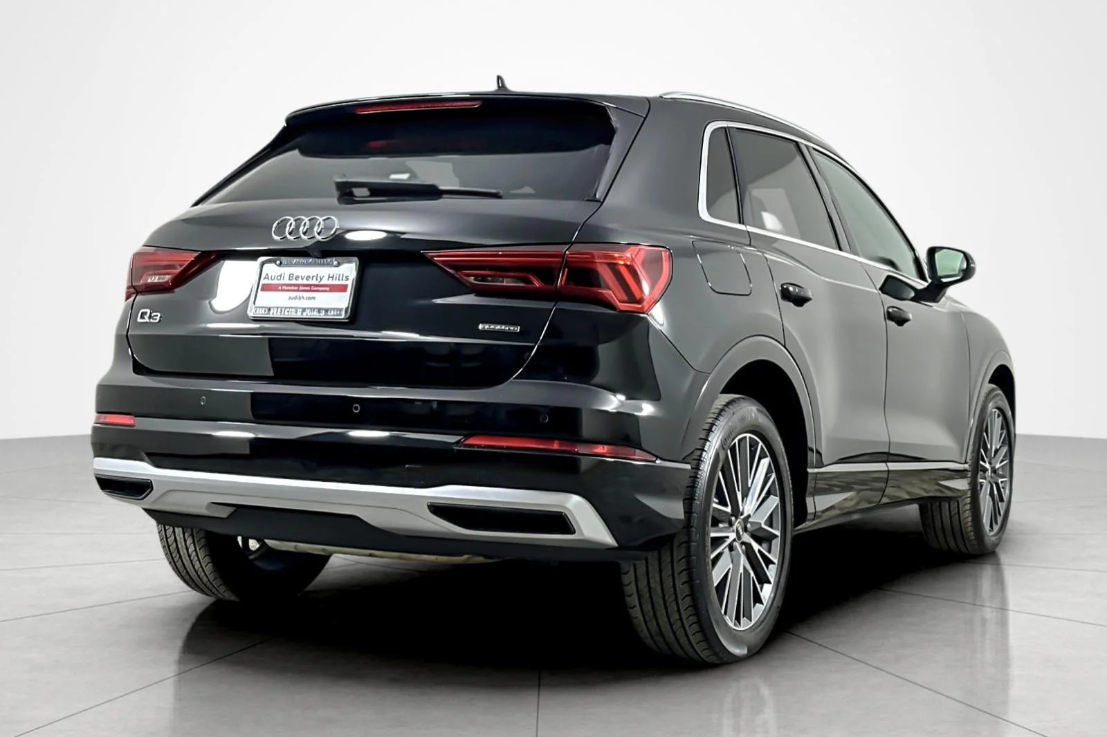 Used 2022 Mythos Black Metallic Audi Premium 40 TFSI quattro image 5