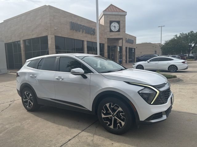Used 2023 White Kia EX image 3