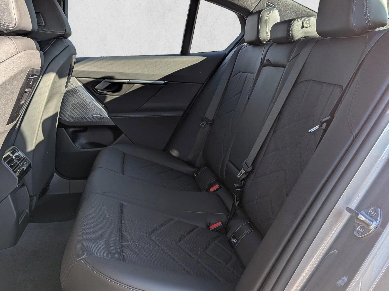2025 BMW i5 40 - Photo 18