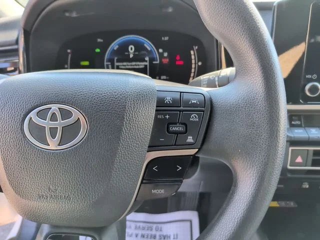 Used 2025 White Toyota LE image 17