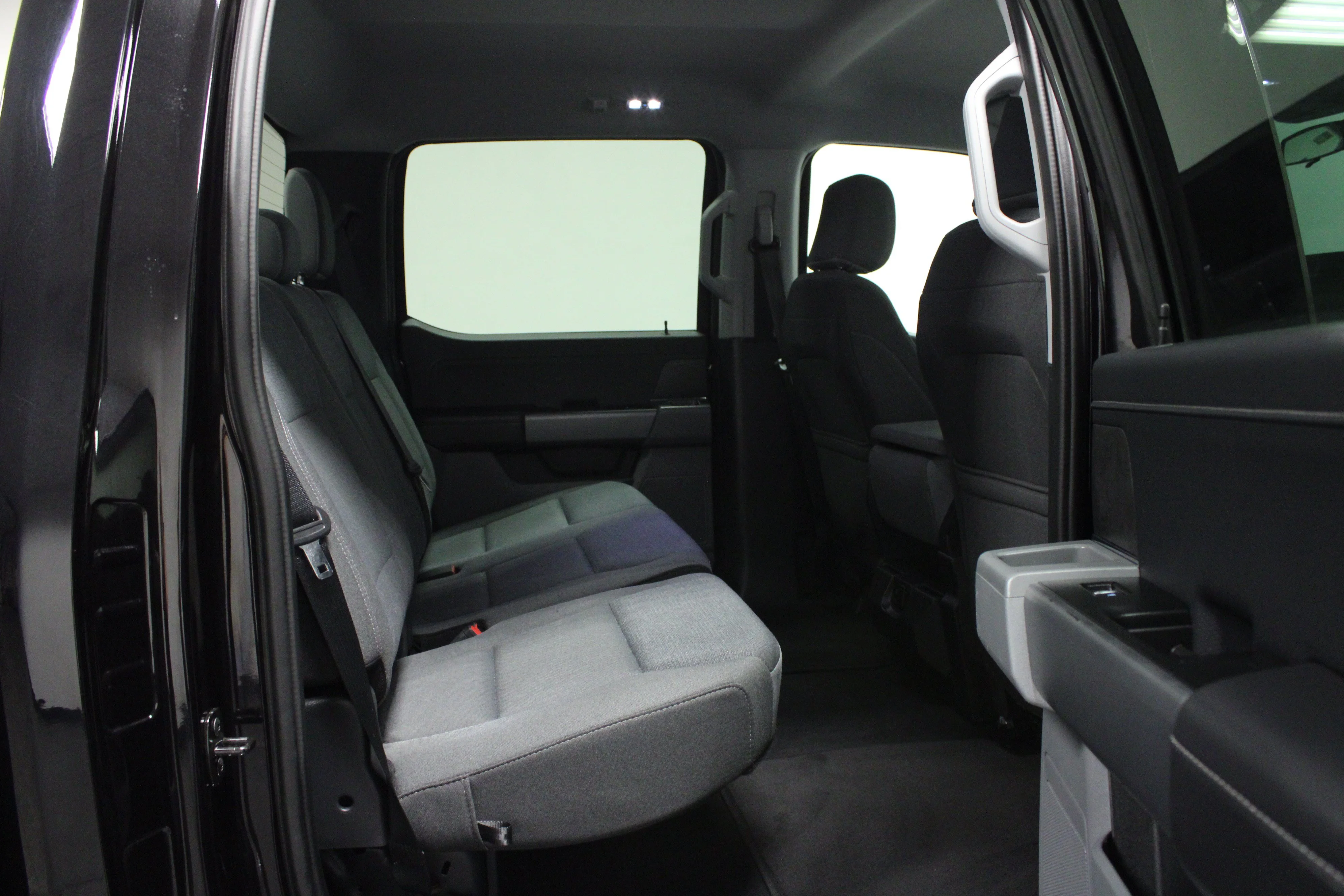 Used 2025 Agate Black Metallic Ford XLT image 15