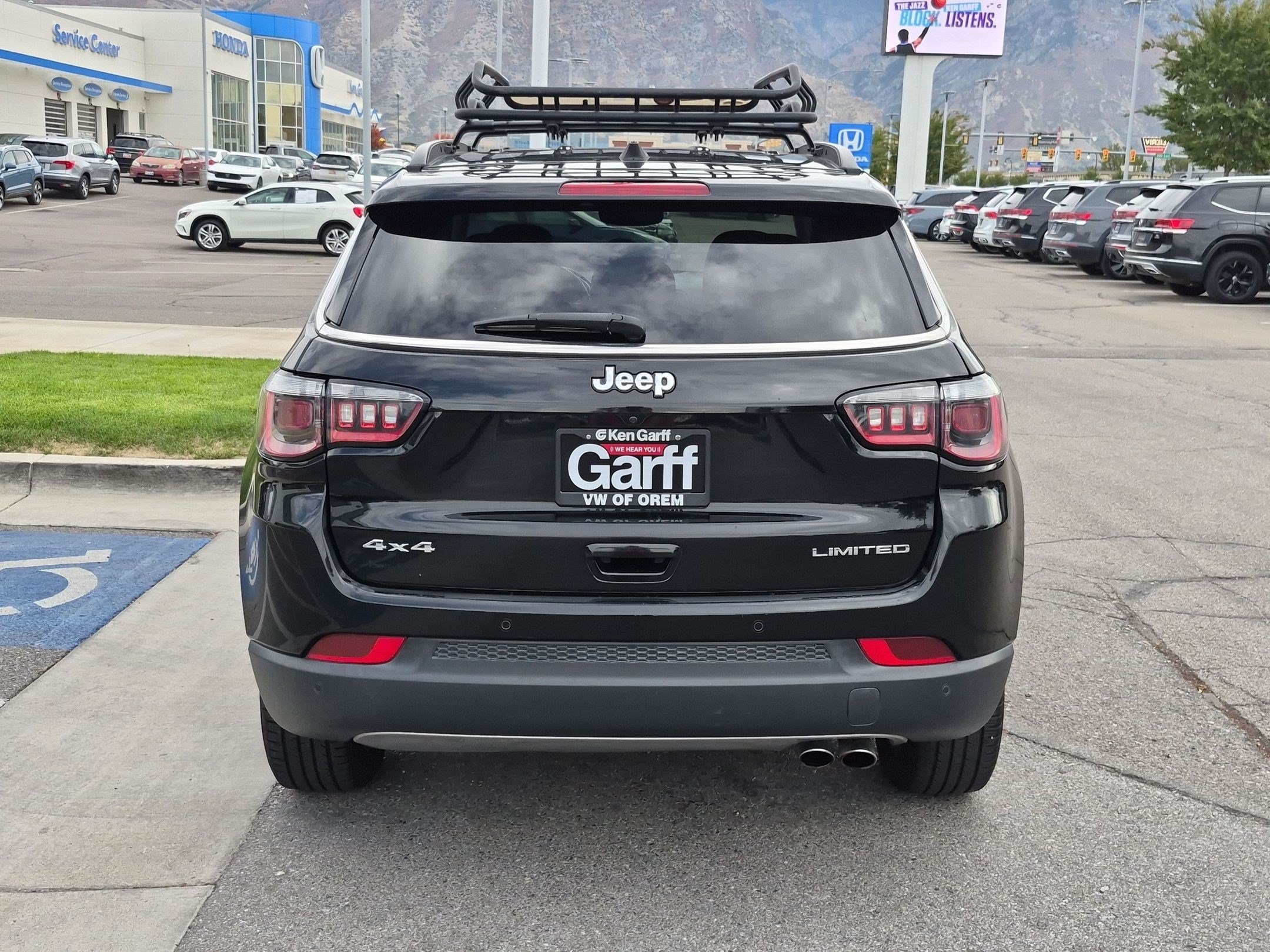 Used 2021 Diamond Black Crystal Pearlcoat Jeep Limited image 4