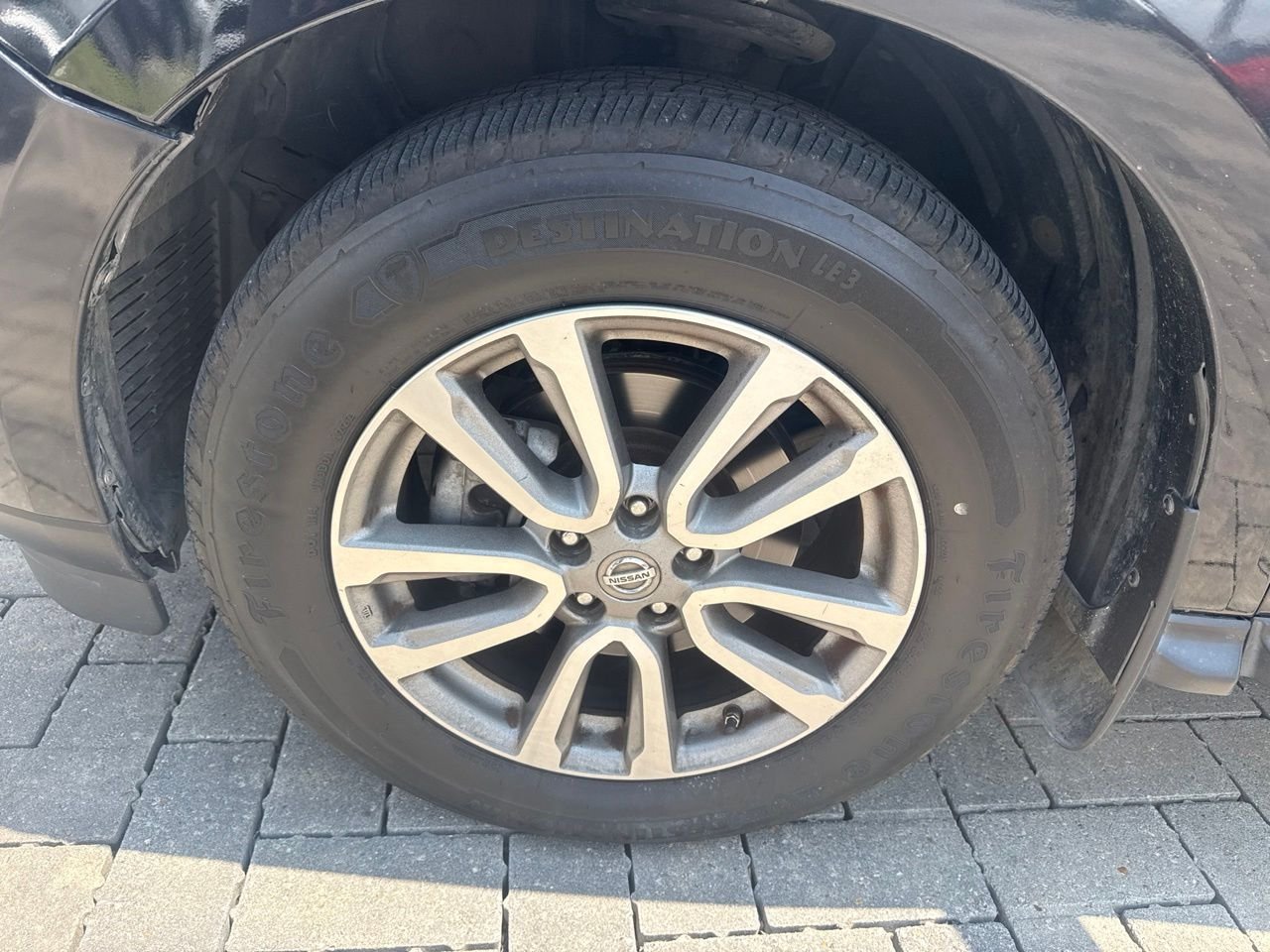 Used 2015 Black Nissan SL image 10