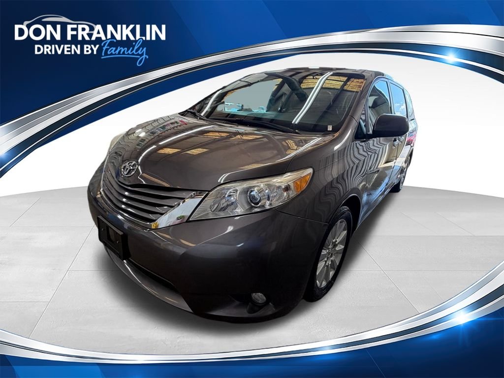 Used 2015 Gray Toyota XLE image 1