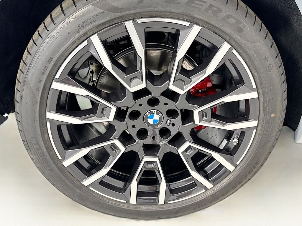 New 2026 Gray Metallic BMW xDrive40i image 32