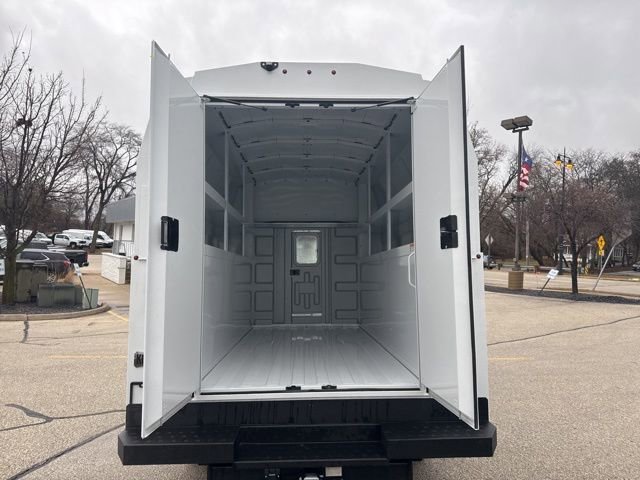 New 2025 Summit White Chevrolet 1WT image 6
