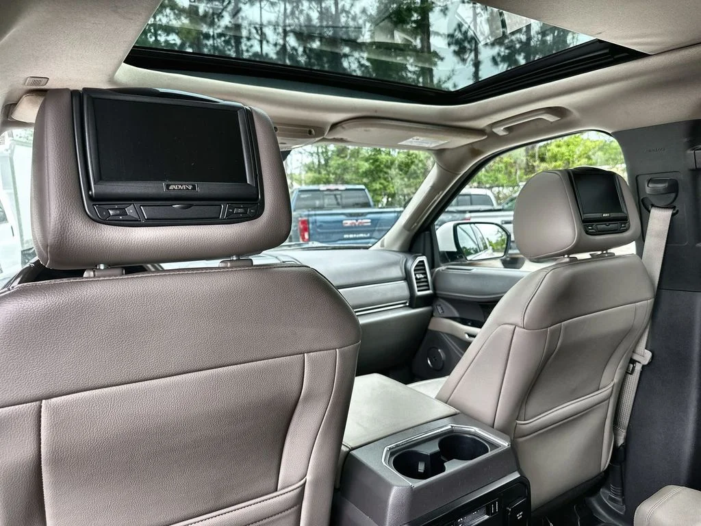 Used 2019 White Platinum Metallic Tri-Coat Ford Limited image 35