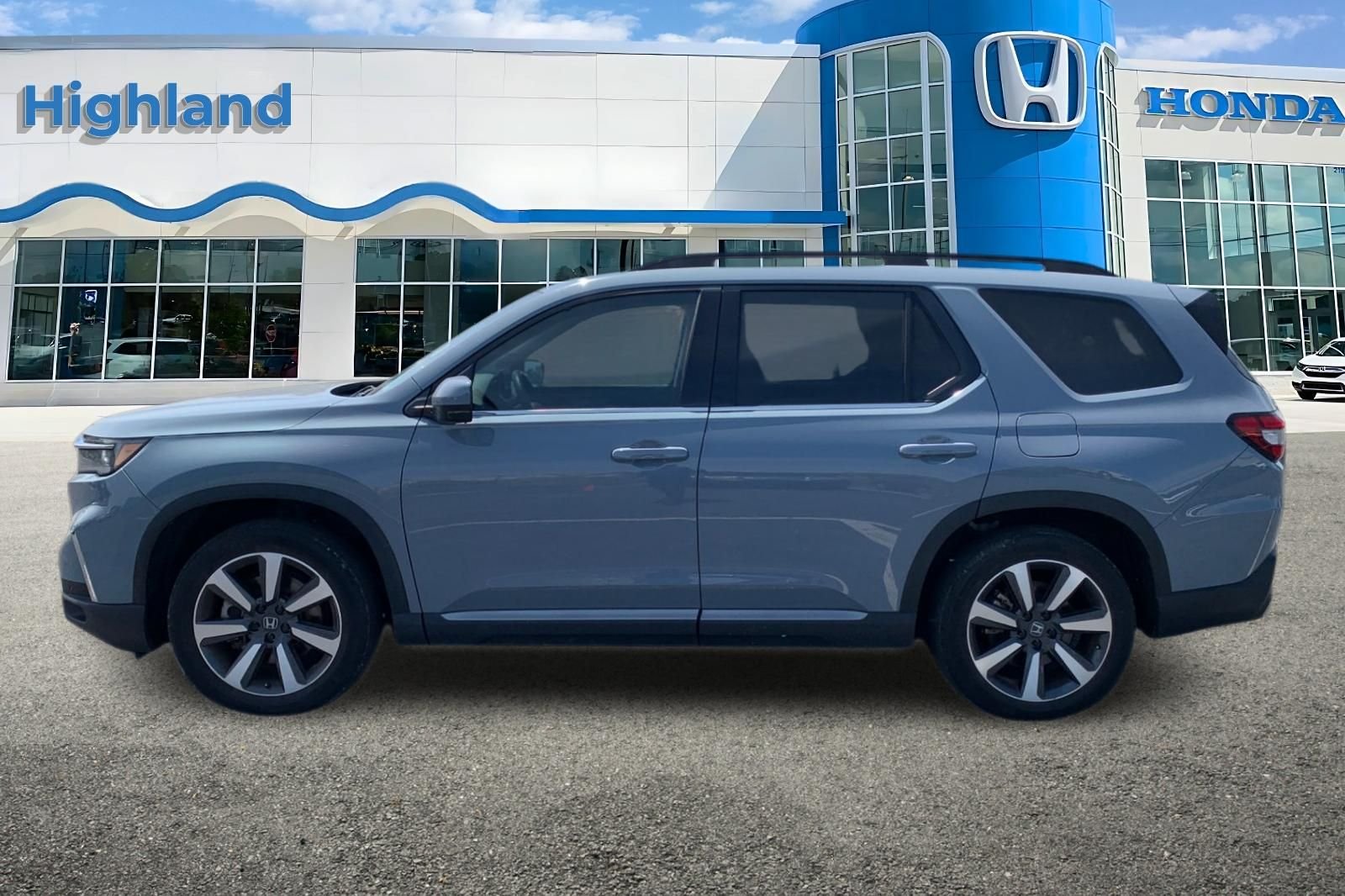 Certified Used 2024  Honda Touring image 2